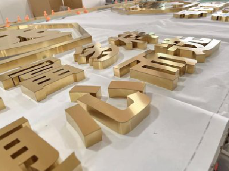 山阳拉丝不锈钢字的特点。