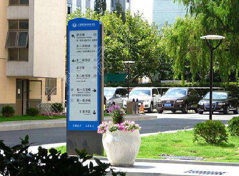 山阳哪些因素影响宣传栏的制作？